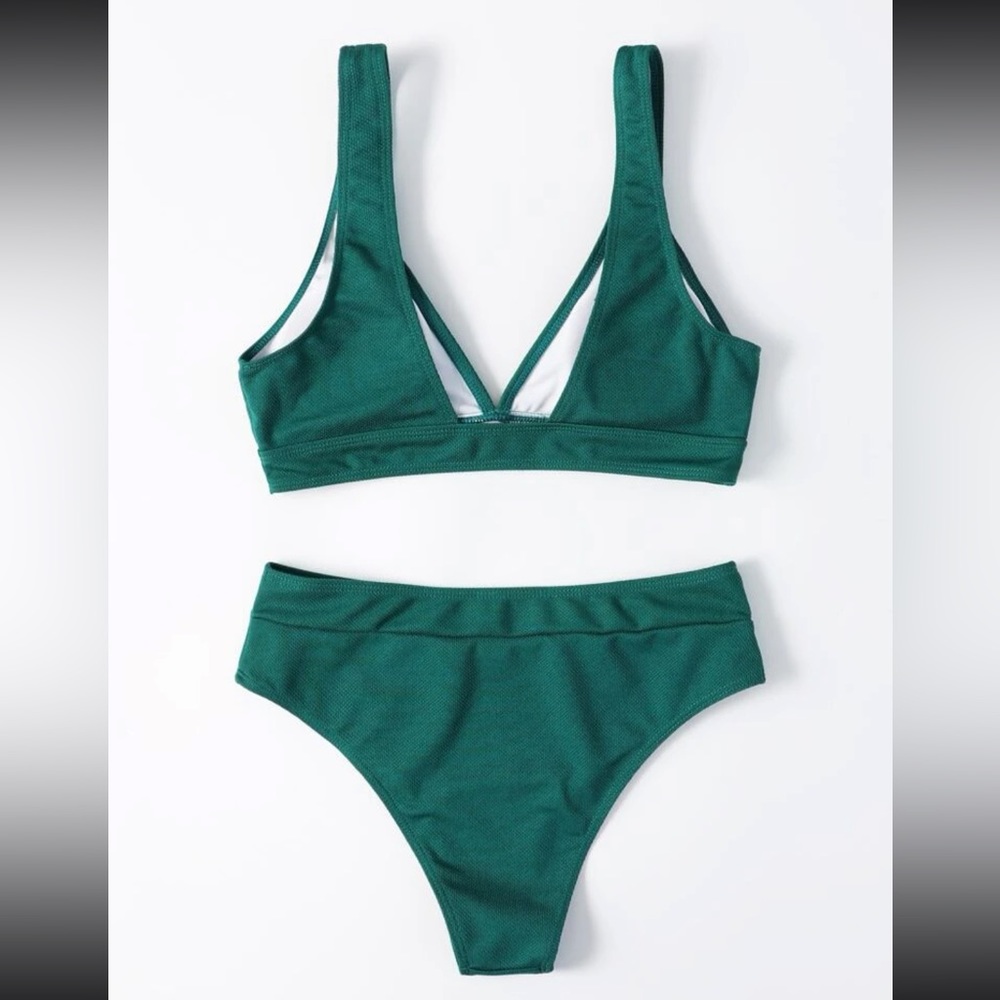 Green bikini - Picture 5 of 5